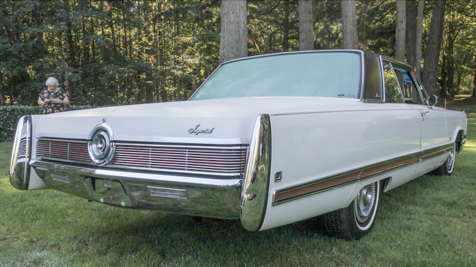 Why did the 1968 Imperial sell so poorly in a booming market